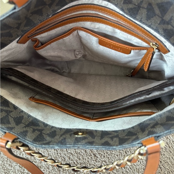 New Michael Kors Signature Monogram Harper Tote - Picture 8 of 9